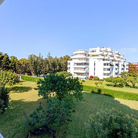 Genteel Flamencos Terrace Apartment
